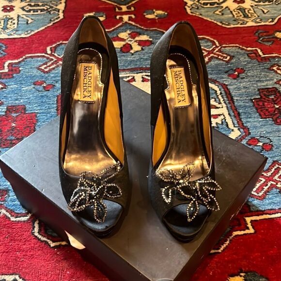 Badgley Mischka Satin Black Peep-toe Heels - Picture 3 of 11